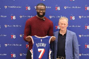 安芬尼&middot;西蒙斯：杰伦&middot;布朗无疑是NBA排名前二的攻防一体球星